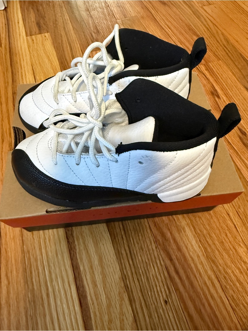 Jordan 12 Retro - Picture 2 of 6